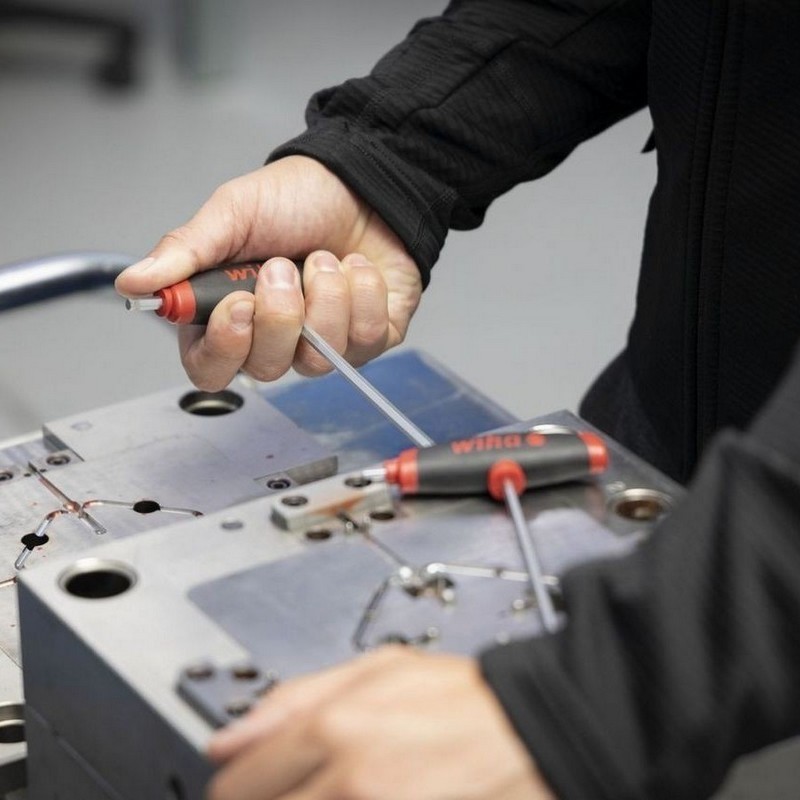 Wiha 334DS ComfortGrip T-Saplı Alyan Tornavida 8 x 200mm 26170