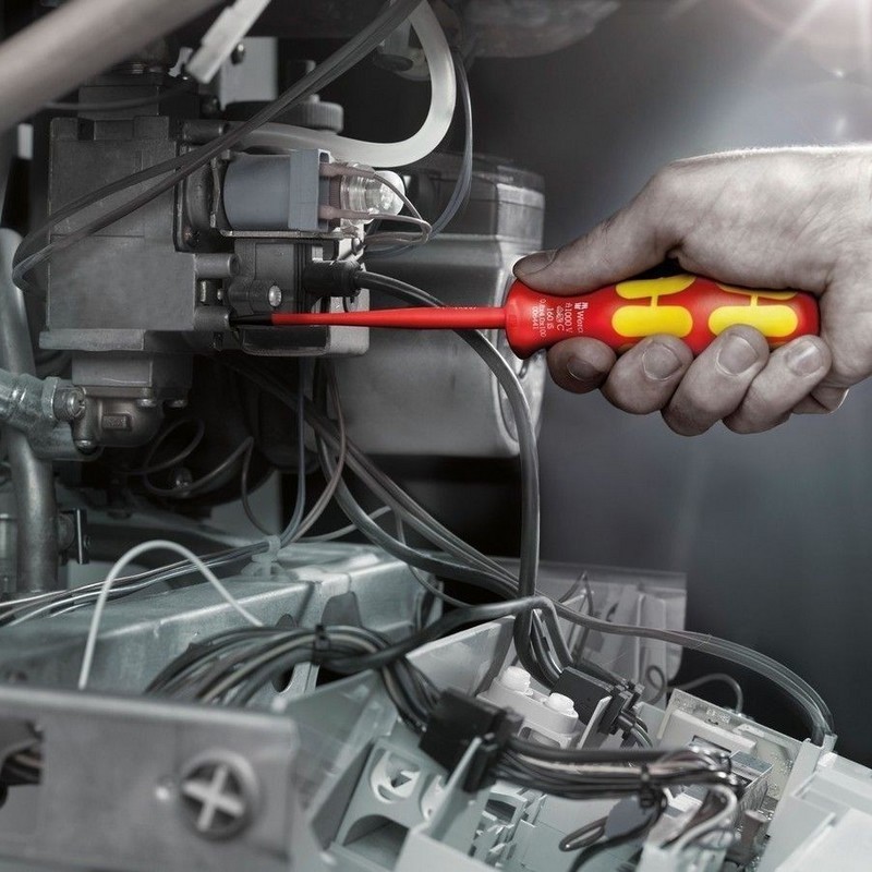 Wera Kraftform 2go 100 VDE Çantalı Tornavida Seti 11P 05004310001